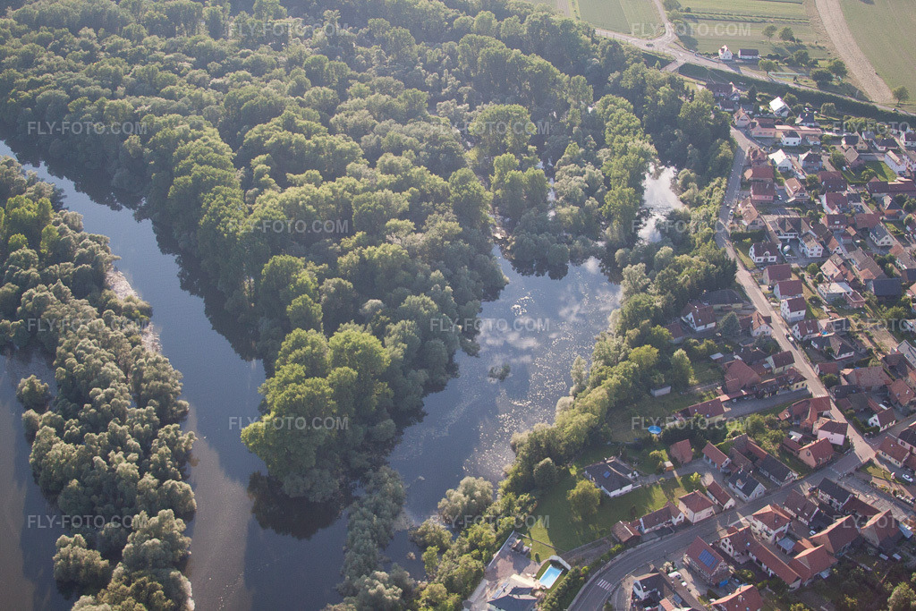 Aerial view: View of the town in Munchhausen in the state Bas-Rhin, France.Photo: IMG_57998.jpg taken on 06/16/2013 by Werner Riehm/FLY-FOTO.comResolution of the original: 4752 x 3168 px