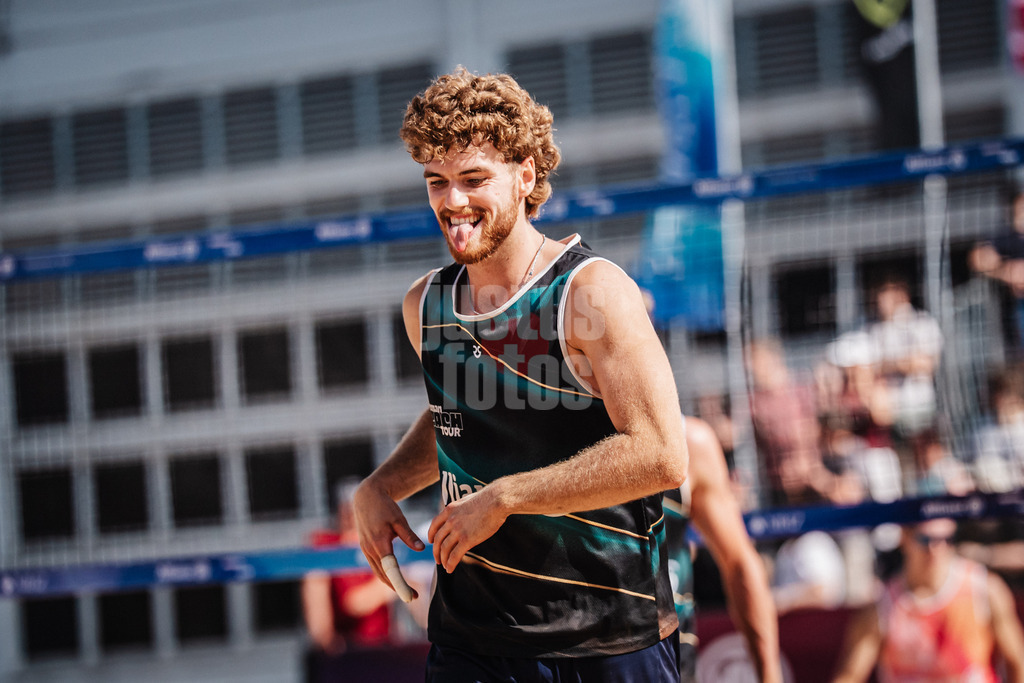 Beachvolleyball | Männer | Allianz German Beach Tour 2025 | Tourstop Berlin | 16.08.2025 | Luis Henrichs jubelt und streckt die Zunge raus