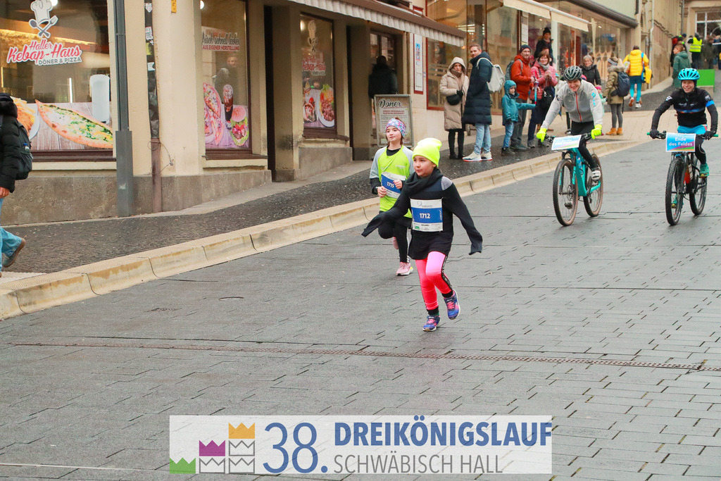 1700m Stadtwerke Jugendlauf | 3 Koenigslauf 2024 1700m Stadtwerke Jugendlauf - Realisiert mit Pictrs.com