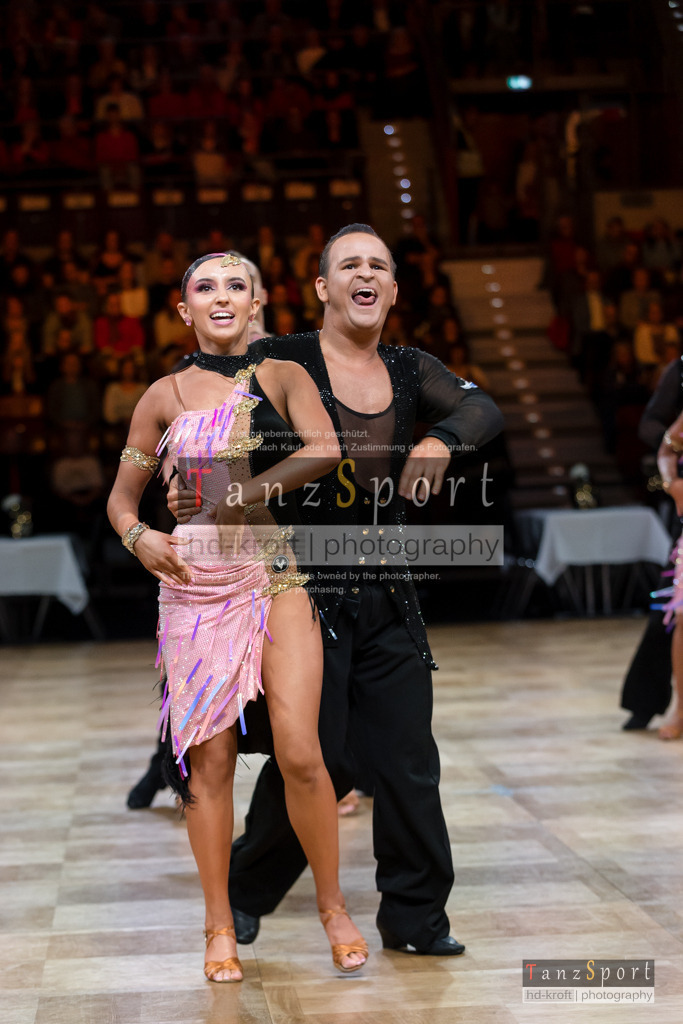 20241109_DM-Formationen_Vorrunde_0712 | Tanzsportbilder, Standardtanz, Lateintanz, WDSF, DTV, LTVB, dancecomp, goc, hessen tanzt, blaues band der spree, walzer, tango, wiener walzer, slowfox, quickstepp, samba, rumba, cha-cha-cha, paso doble. jive, hd-kroft photography, turniertanzsport