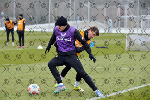 RGE_7537b | Hertha BSC, 2.Bundesliga, Herren, Training, Saison 2025/26, im Bild von li. Luca Schuler ( Hertha BSC ),  Michal Karbownik ( Hertha BSC )    Fotograf:   Ralf Gebhardt - Realisiert mit Pictrs.com