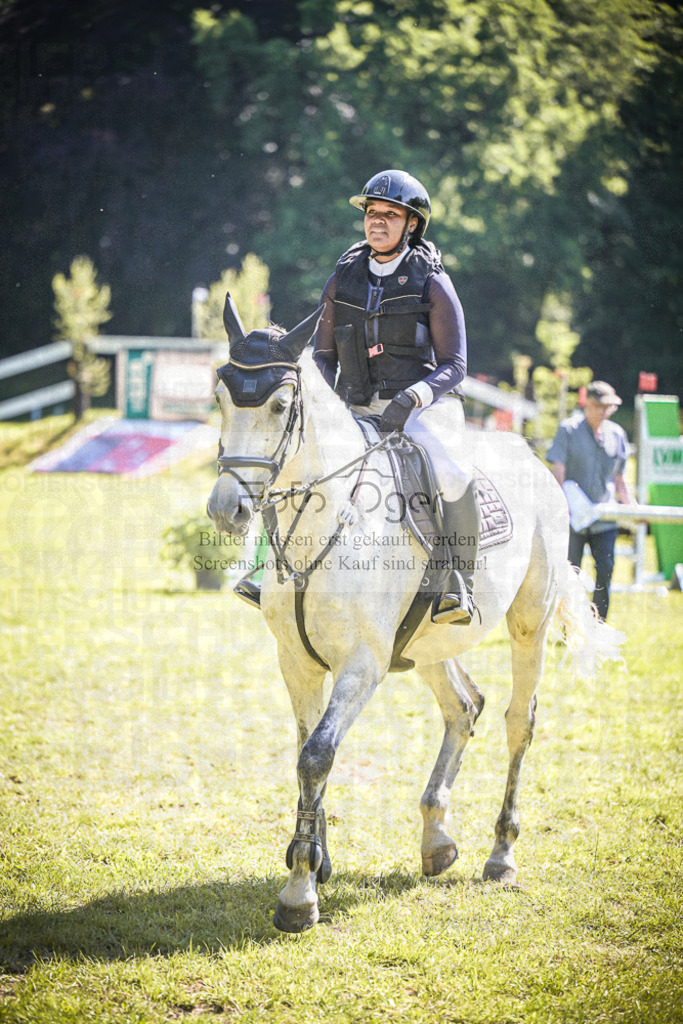 DOS_2301 | Entdecke hochwertige Reitturnierfotos von Foto Oger. Professionell, emotional und authentisch – jetzt Lieblingsmomente im Shop bestellen.Deutschlandweite Turnierfotografie. - Realisiert mit Pictrs.com