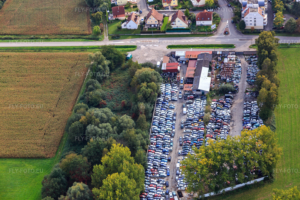 Vue aérienne: Recyclage automobile Casse Auto Démolition sur la Rte de Hoerdt à Vendenheim dans le département Bas Rhin, France – .Photo: IMG_074130.jpg prise le 04/10/2014 par Werner Riehm/FLY-FOTO.eu – Résolution de l'original: 5472 x 3648 px – Casse Auto Démolition, casse à Vendenheim, près de Strasbourg