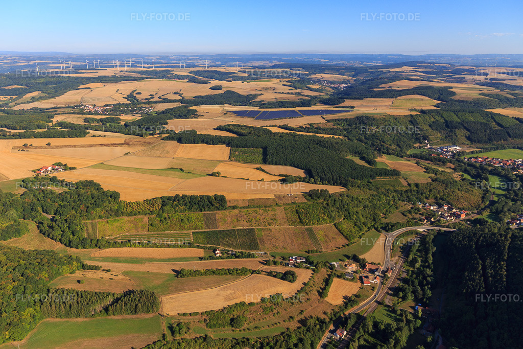 Luftbild: Weinbege im Alsenztal im Ortsteil Cölln in Mannweiler-Cölln im Bundesland Rheinland-Pfalz in Deutschland. Foto: IMG_109930.jpg vom 06.08.2018 durch Werner Riehm/FLY-FOTO.de