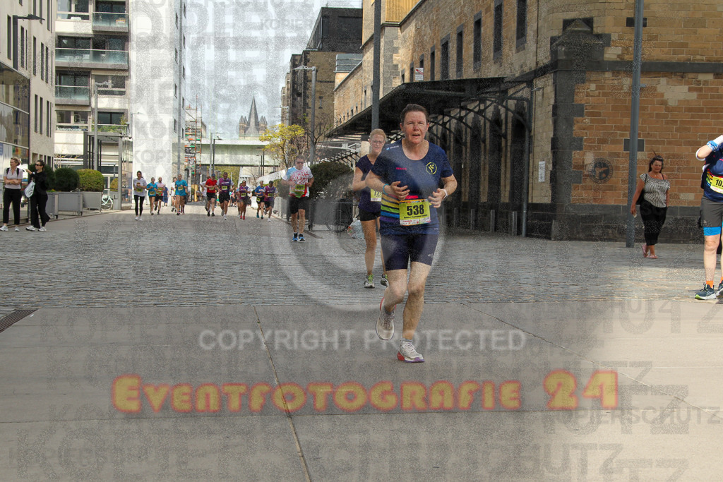 250920_1327_EV4_5596 | Sportfotografie im Rhein-Sieg Kreis, Köln, Bonn, NRW, Rheinland Pfalz, Hessen, etc. Unser Tätigkeitsfeld umfasst den Laufsport vom Volkslauf über den Marathon, Duathlon, Triathon bis zum Ultralauf wie Kölnpfad Ultra oder Schindertrail.