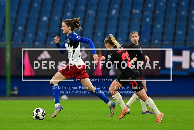 Fußball I Frauen I Saison 2025-2026 I DFB-Pokal I Achtelfinale I Hamburger SV - Bayer 04 Leverkusen I 16118 | Lotta Wrede (32, Hamburger SV) Vanessa Fudalla (21, Bayer 04 Leverkusen) - Realisiert mit Pictrs.com
