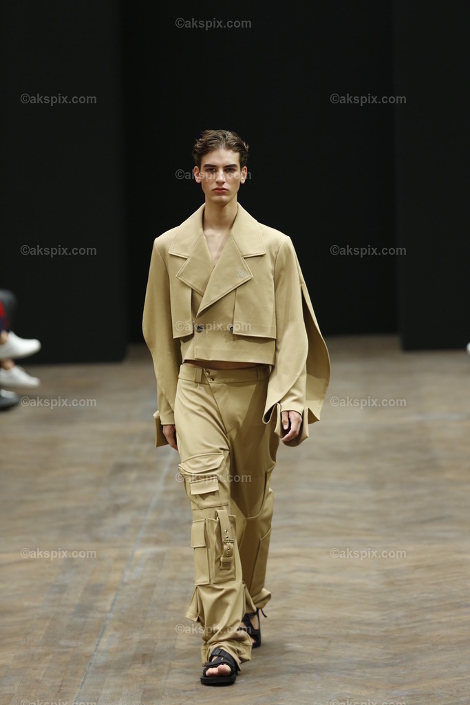 Kilian Kerner auf der  MBFW Spring/Summer 2023 | Mercedes-Benz Fashion Week (MBFW)  Frühling / Sommer 2023 im Hotel Telegraphenamt Berlin in Berlin-Mitte. Die Kollektionen von Kilian Kerner auf der MBFW Spring/Summer 2023. Das Bild zeigt Models mit der Kollektion von Kilian Kerner.