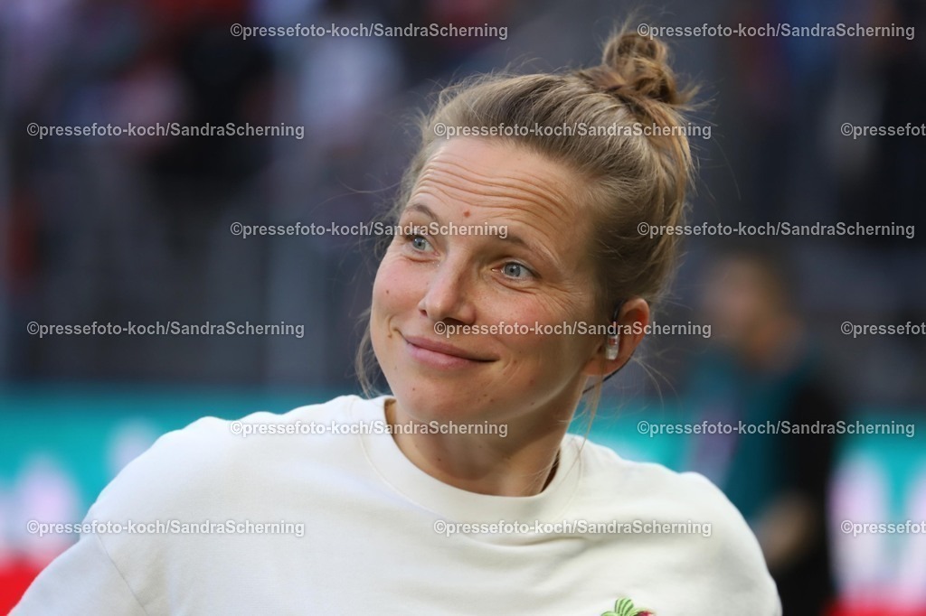 xSSC09032502057 | 09.03.2025, xsscx, Frauen Fußball, 1. FC Köln - FC Bayern München, 1. Fußball Bundesliga, 16. Spieltag, RheinEnergie-STADION, Saison 2024 2025: Tabea Kemme (Magenta TV Expertin) DFB regulations prohibit any use of photographs as image sequences and or quasi-video. Nordrhein-Westfalen Deutschland