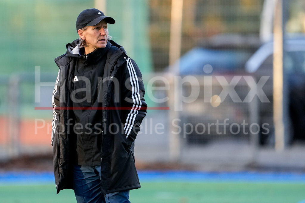 Hockey, WM-Vorbereitung Frauen, Deutschland U21 - Deutschland | Janneke Schopman (Bundestrainerin, Trainerin, DHB), Einzelbild, Einzelfoto, Aktion, Action