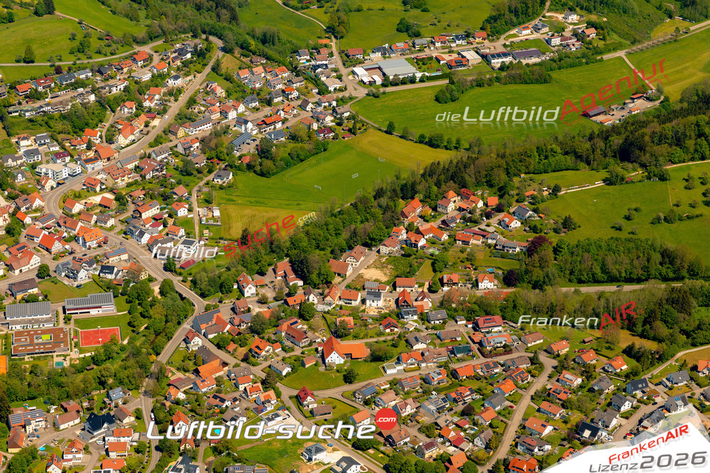 Das Luftbild zeigt :  Heuchlingen - Die Luftaufnahme wurde 2024 vom UL-Flugzeug aus erstellt ( keine Drohne ) - Hochauflösende Luftaufnahme - Für grossformatige Ausdrucke geeignet. Die Geschenkidee !Mit Lizenz und Bildrechte bestellbar