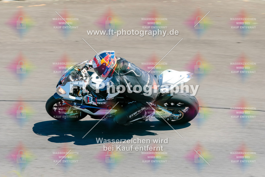 Moto-TeamOBK-21934 | Hier findet Ihr Bilder von Touristenfahrten auf der Nürburgring Nordschleife oder von anderen Veranstaltungen die ich besucht habe. Viel Spass beim Durch Schauen 