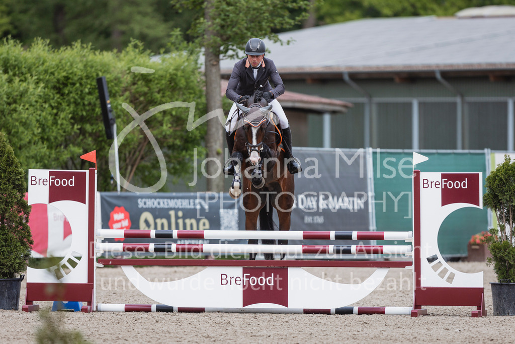 250506_Mühlen_SprPf-A2-257 | Deine schönsten Turniermomente als professionelle Fotos! Entdecke hochwertige Pferdesport-Fotografie im Online-Shop. Jetzt Fotos finden & bestellen!