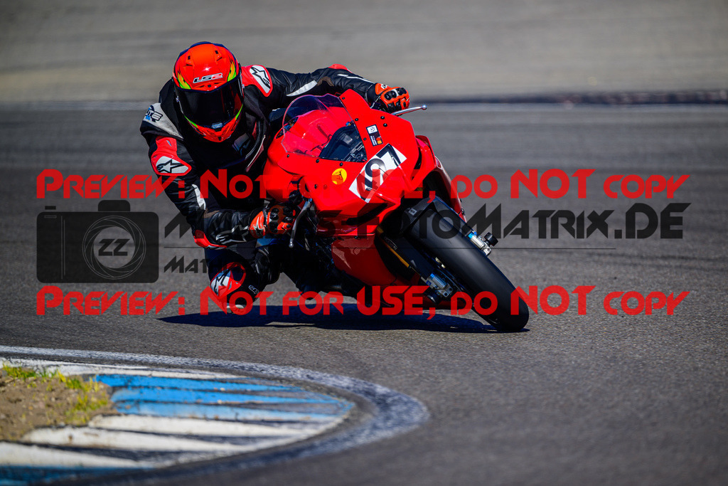 MaZZes_Fotomatrix_20250407_6007705_4940 | WEISS