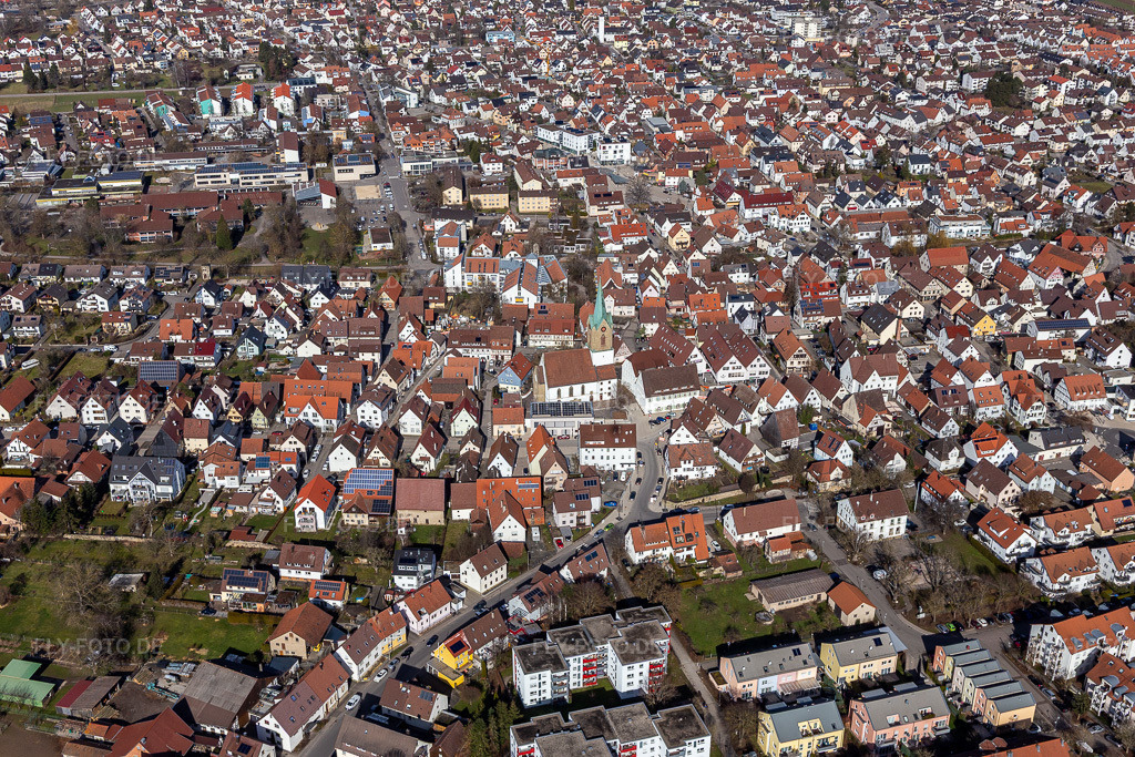 Luftbild: Ortsansicht aus Süden mit Petruskirche in Renningen im Bundesland Baden-Württemberg in Deutschland. Foto: IMG_125060.jpg vom 20.02.2021 durch Werner Riehm/FLY-FOTO.de