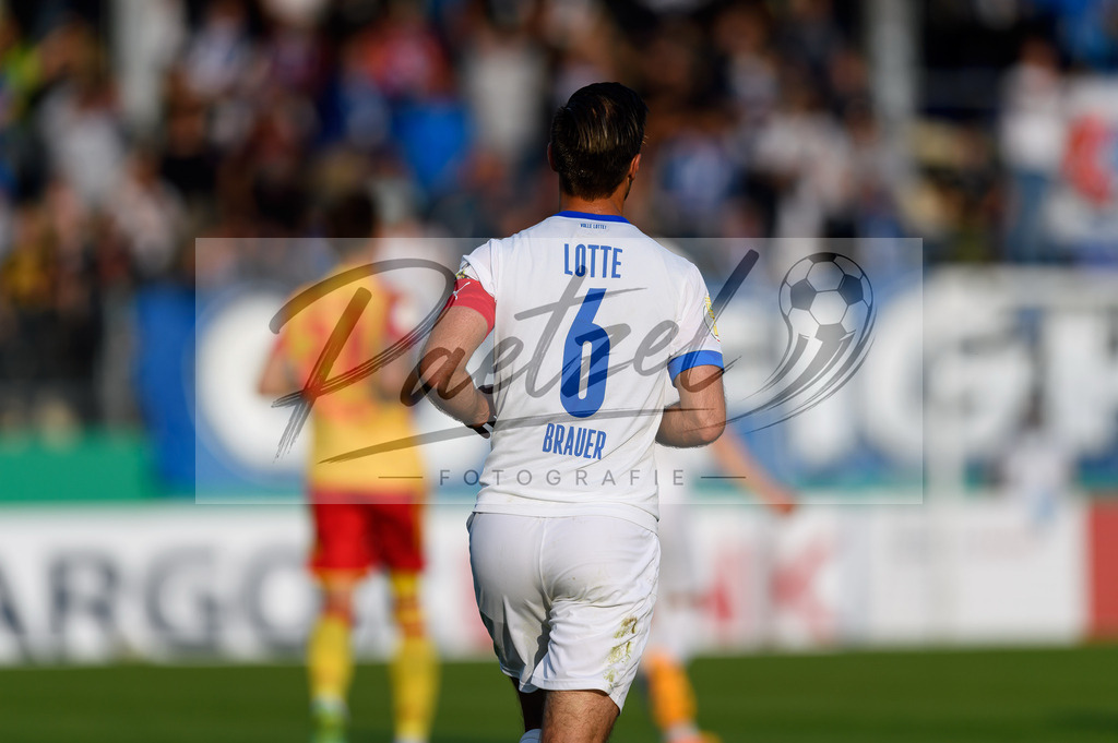 LOTKSC20210809_176 | Fussball, Herren:   beim Spiel der 1. Runde im DFB-Pokal zwischen SF Lotte und Karlsruher SC im Stadion am Lotter Kreuz am 09.08.2021 in Lotte, Deutschland.DFB / DFL REGULATIONS PROHIBIT ANY USE OF PHOTOGRAPHS AS IMAGE SEQUENCES AND/OR QUASI-VIDEO. - Realisiert mit Pictrs.com