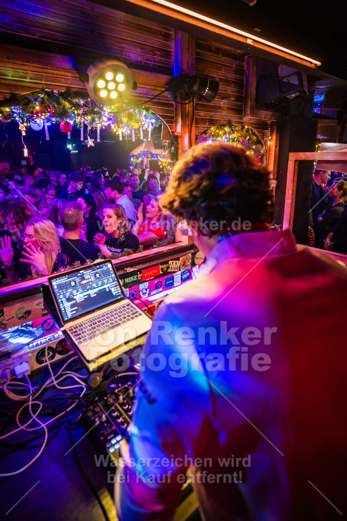 26-11-2024-RUDOLPHS-SCHLITTENBAR-LEIPZIG-LEIPZIG-COPYRIGHT-JON-RENKER-BILD-0053 | Erleben Sie unvergessliche Momente mit unserem professionellen Eventfotografen. Wir fangen Emotionen und Höhepunkte Ihrer Veranstaltung ein – von Festivals über Firmenfeiern bis zu Jubiläen. Vertrauen Sie auf kreative Perspektiven und hochwertige Bilder.  - Realisiert mit Pictrs.com