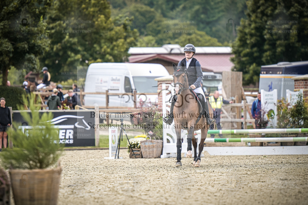 DOS_0938 | Entdecke hochwertige Reitturnierfotos von Foto Oger. Professionell, emotional und authentisch – jetzt Lieblingsmomente im Shop bestellen. - Realisiert mit Pictrs.com