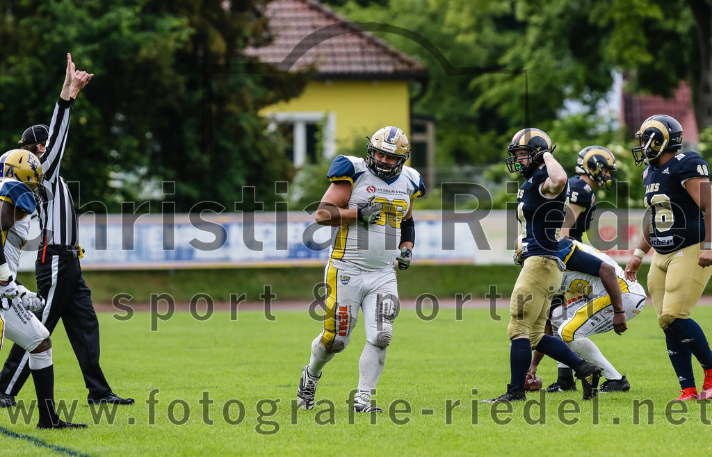 2022-05-29_168_Erding_Bulls_gegen_Nuernberg_Rams | Erding, Deutschland, 29.05.2022:
Fußball, Regionalliga 2022, 5. Spieltag, Erding Bulls gegen Nürnberg Rams, Endergebnis: 10:16

Tobias Orend (Erding Bulls, #96)

Foto: Christian Riedel / fotografie-riedel.net
