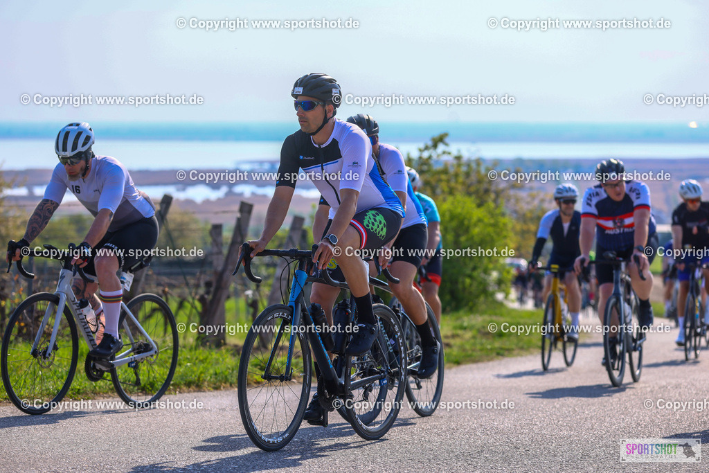 TRA_0623 | Neusiedlersee Radmarathon 2026@sportshot_your_pictrs #yourpictures#roadtowm2029 #nrm #neusiedlerseeradmarathon #neusiedlersee #neusiedlerseetourismus #burgenland #mörbisch #nrm26 #burgenlandtourismus #voglundco #poweredbyburgenlandtourismus #radsport #rad #marathon #ucigranfondo #visitburgenland #ucigranfondoworldseries