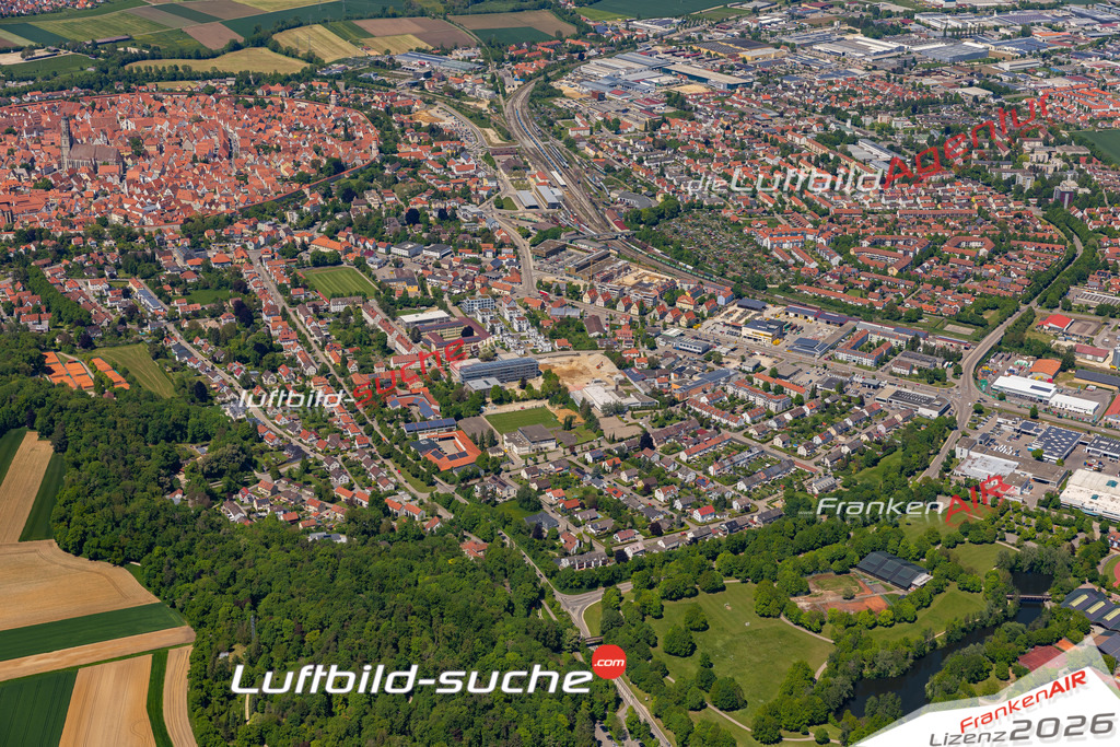 Das Luftbild der Stadt Nördlingen wurde 2021 vom Flugzeug heraus erstellt (keine Drohne) Aufnahmehöhe ca.450 Meter- hohe Bildauflösung und Druck-Qualität garantiert!