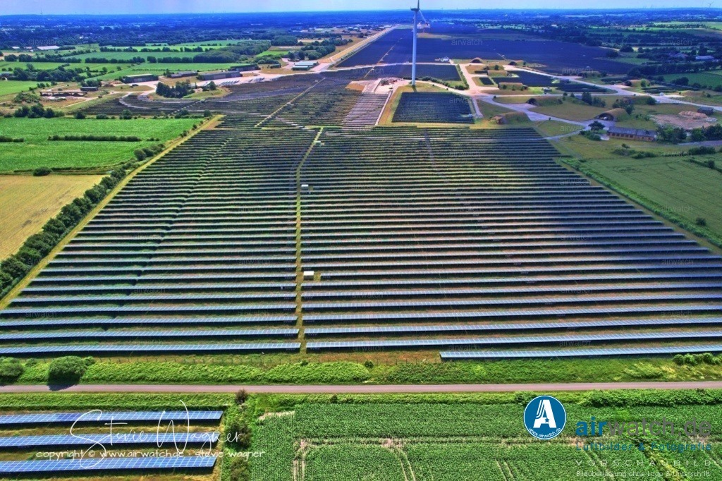 Solarpark Eggebek | Luftbild, Solarpark Eggebek, Photovoltaik-Freiflächenanlage, ehem. Fliegerhort Eggebek, GPC Gewerbepark Carstensen GmbH, Schleswig-Holstein