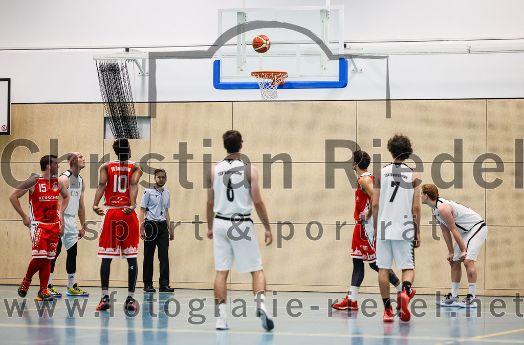 2022-12-03_036_TSV_Vaterstetten_gegen_TG_Landshut | Vaterstetten, Deutschland, 03.12.2022:
Basketball, Bayernliga Herren Südost 2022 / 2023, 7. Spieltag, TSV Vaterstetten gegen TG Landshut, Endergebnis: 71:78

Florian Meingast&nbsp;(TG Landshut, #15), F. Sutur (TSV Vaterstetten, #3),  (TG Landshut, #10). Maximilian Rothe (TSV Vaterstetten, #6), Luca Maurice Kohll (TSV Vaterstetten, #7), Alain Gales (TSV Vaterstetten, #12)

Foto: Christian Riedel / fotografie-riedel.net