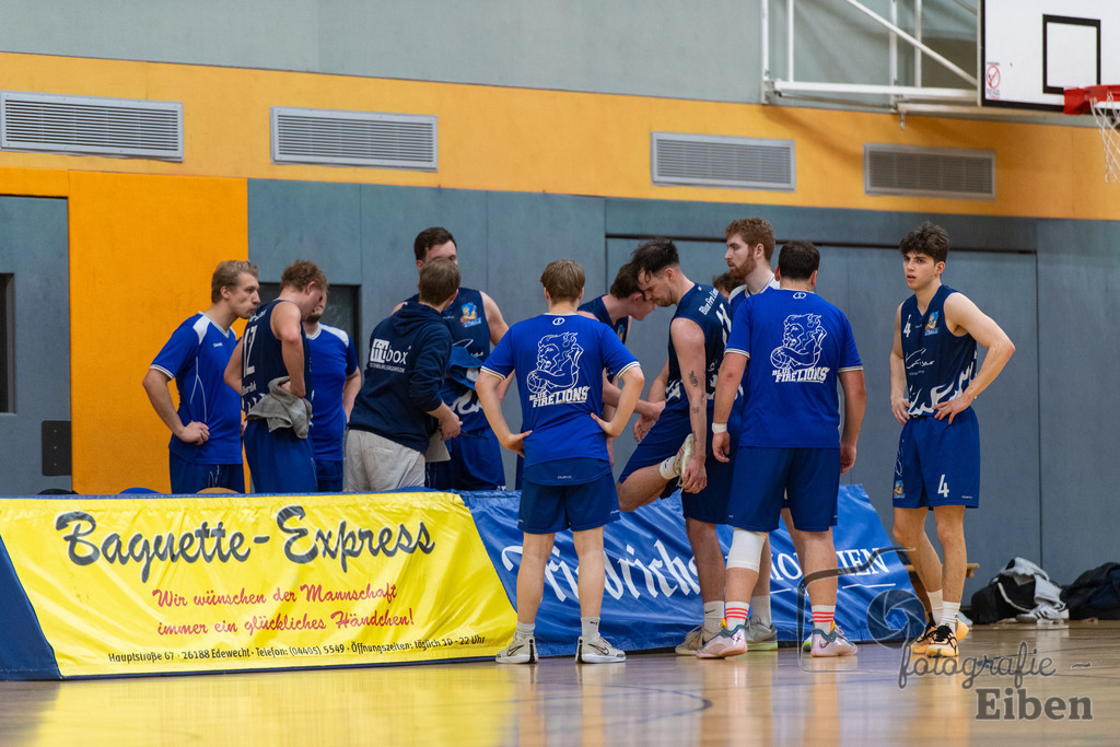 Wattworms Edewecht-Lions Ofenerdiek | Wattworms Edewecht (weiß)-Lions Ofenerdiek (blau) am 22.02.2026 in Edewecht (Heinz-zur-Jührden-Halle); Photo: Philip Eiben 2025 - Realisiert mit Pictrs.com