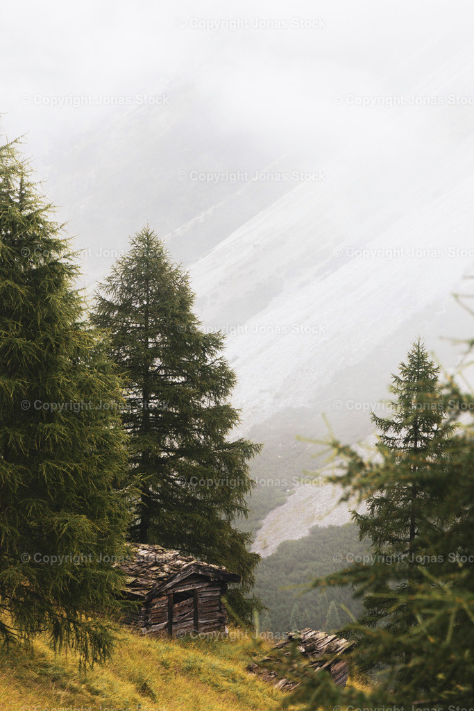 Moody Hut | I found a little Hut in the Stubaier Alps.  - Realisiert mit Pictrs.com