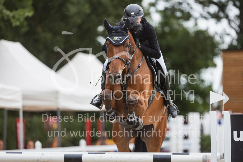 240614_Lemwerder_M2-Springen-473 | Deine schönsten Turniermomente als professionelle Fotos! Entdecke hochwertige Pferdesport-Fotografie im Online-Shop. Jetzt Fotos finden & bestellen!