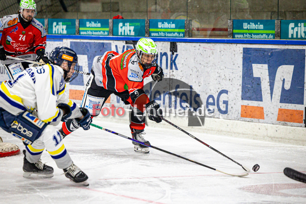TSV Peißenberg MINERS gegen EHC Waldkraiburg DIE LÖWEN | Eishockey Bayernliga Herren Vorrunde 2024/25, TSV Peißenberg MINERS gegen EHC Waldkraiburg DIE LÖWEN, 20250124,Anton ENGEL (MINERS 9) in Aktion,2025-01-24 in Peißenberg (Eisstadion Peißenberg)Anton ENGEL (MINERS 9)Copyright: WolfgangxLindner foto-lindner.de