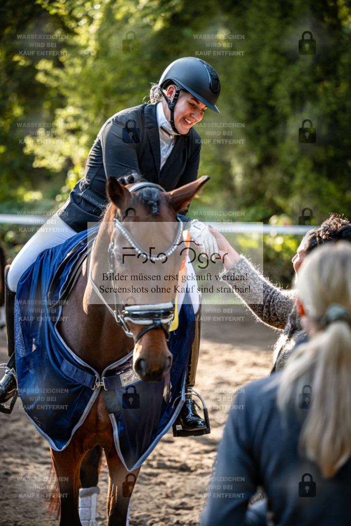 2026-10-Helle-14-0005 | Entdecke hochwertige Reitturnierfotos von Foto Oger. Professionell, emotional und authentisch – jetzt Lieblingsmomente im Shop bestellen.Deutschlandweite Turnierfotografie. - Realisiert mit Pictrs.com