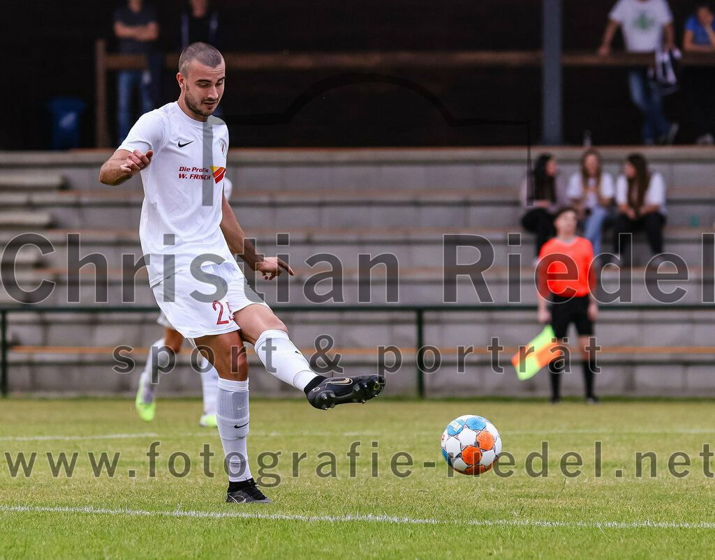 2023-06-30_119_FC_Langengeisling_gegen_VfB_Forstinning | Erding, Deutschland, 30.06.2023:
Fußball, Bezirksliga Oberbayern Ost 2023 / 2024, Testspiel, FC Langengeisling gegen VfB Forstinning, Endergebnis: 3:0

Luka Topic (VfB Forstinning, #25)

Foto: Christian Riedel / fotografie-riedel.net