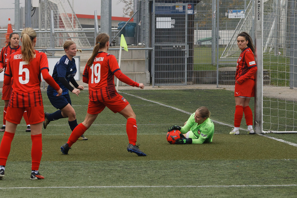 FCH-HÄR_251019_8165 | Fotopresso – Sportfotografie in Heidenheim & Umgebung. Professionelle Sportfotografie für unvergessliche Momente. Dynamische Action-Shots, emotionale Szenen & hochwertige Bilder. - Realisiert mit Pictrs.com