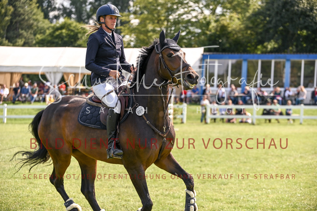 Schugtsche-Düren.2024-10.Springprf.M_-36 | Schugtsche Fotografie - Realisiert mit Pictrs.com