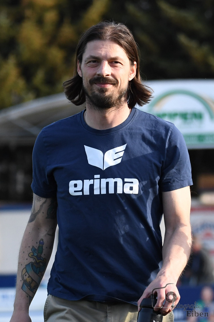 SSV Jeddeloh-SV Drochtersen/Assel | Herren Regionalliga; SSV Jeddeloh (blau)-SV Drochtersen/Assel (rot) am 30.04.2024; in Jeddeloh (53-Acht Arena), Photo: Philip Eiben 2024 - Realisiert mit Pictrs.com