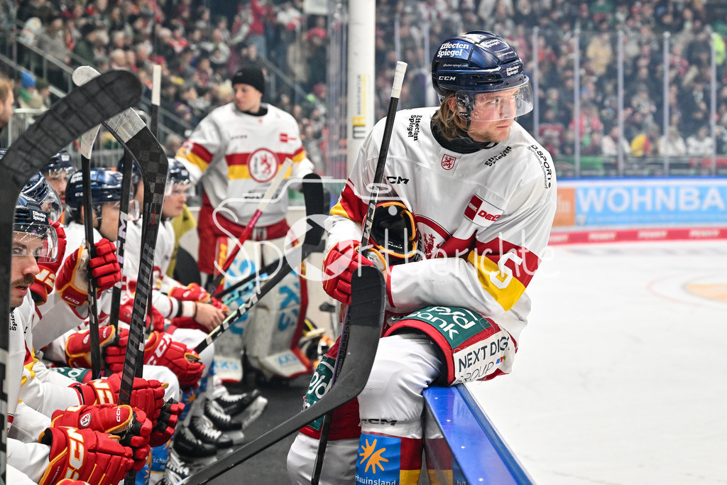 Augsburger Panther - Düsseldorfer EG | Die BAnk der DEG im Powerbreak / Moritz WIRTH (Duesseldorfer EG 5) / DEL: Augsburger Panther - Düsseldorfer EG, Curt Frenzel Stadion am 13.12.2024