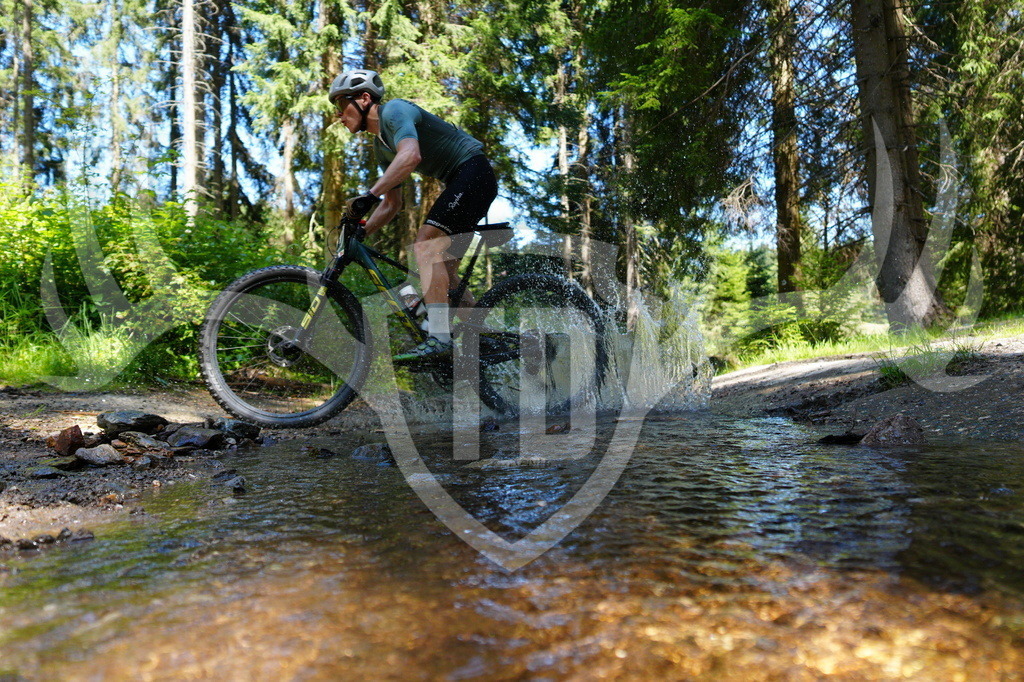 FC604329 | Fotogalerie der Treibjagd im Dunkelwald - Dein MTB Etappenrennen im Erzgebirge - Realisiert mit Pictrs.com