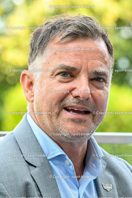 AUT, Pressekonferenz Eishockey Black Wings Linz, Praesentation Trikot und neue Sponsorpartner | 16.08.2023, Linz, AUT, Pressekonferenz Eishockey Black Wings Linz, Praesentation Trikot und neue Sponsorpartner, im Bild Peter Nader, Praesident EHC Black Wings Linz (BWL)


