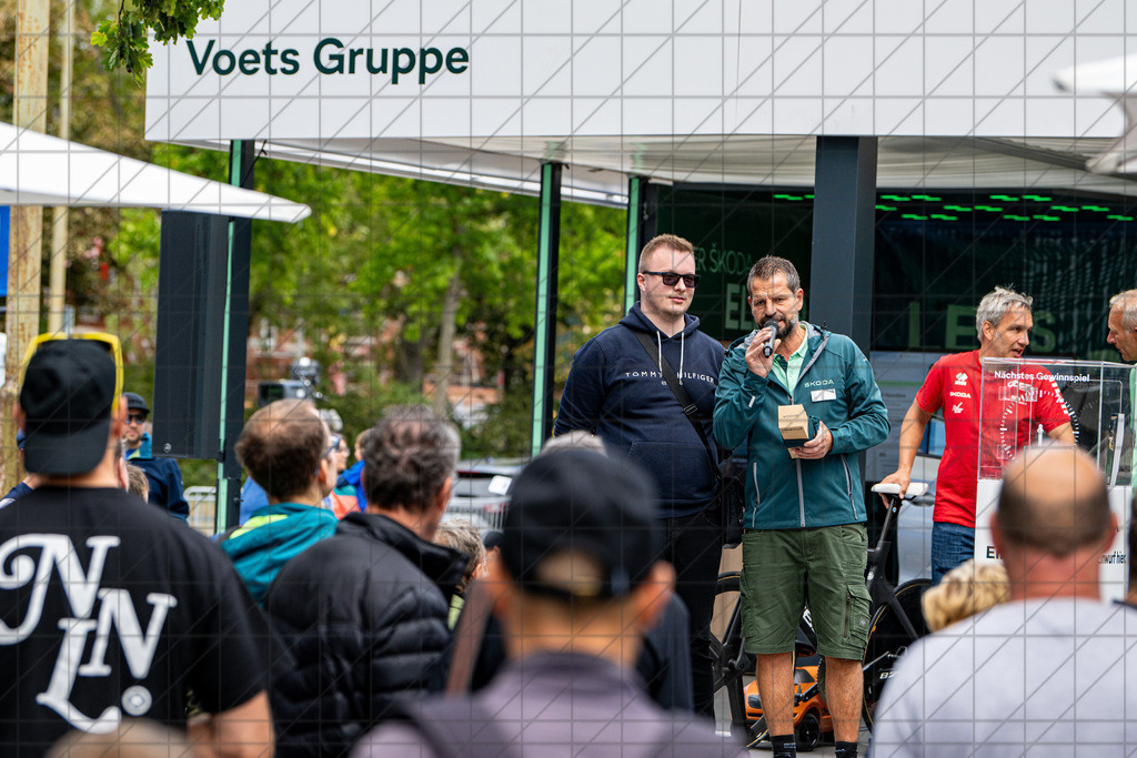 DeutschlandTour 2025 | Etappe 4 - Magedburg (Ziel) | Auf der Expo Tour präsentieren sich die verschiedenen Partner der Tour.  //  24.08.25: DeutschlandTour 2025 | Etappe 4 - Magedburg (Ziel) / Magedburg / Deutschland  //   CREDIT:www.bullenfotos.de, Martin König, Hörner Weg 40, D-49078 Osnabrück, +4917663732967 // Nutzung und Weitergabe nur zu den vereinbarten Zwecken. Presseanfragen an Ersteller. Alle Rechte beim Ersteller. Honorierung nach MFM. - Realisiert mit Pictrs.com