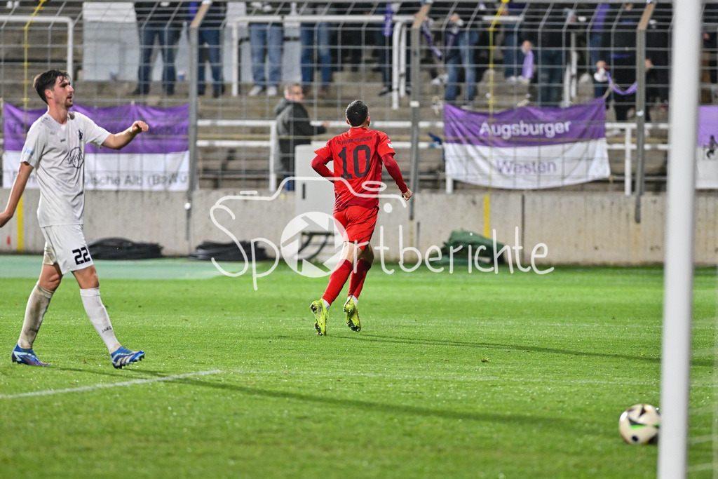 FC Bayern Amateure - TSV Schwaben Augsburg | Jubel der kleinen Bayern nach dem Treffer zum 2-0 durch Arijon IBRAHIMOVIC (FC Bayern München II #10) / Freude / Happy / Tor / Torschuetze / Regionalliga Bayern: FC Bayern Muenchen II - TSV Schwaben Augsburg, Gruenwalder Stadion am am 25.10.2024