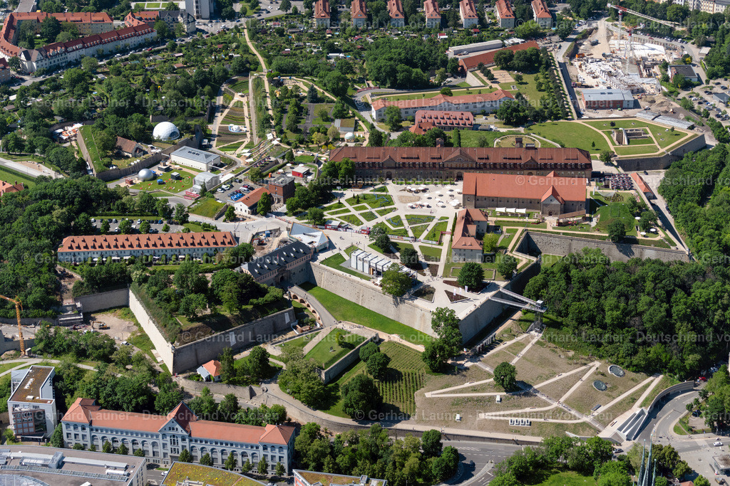 4045754 | ERFURT 14.06.2021 Zitadelle am " Petersberg Entree " der " BUGA Erfurt 2021 " auf dem Petersberg im Ortsteil Altstadt in Erfurt im Bundesland Thüringen, Deutschland. Weiterführende Informationen bei: Bundesgartenschau Erfurt 2021 gemeinnützige GmbH,  Kummer.Lubk.Partner - Architekten Ingenieure Generalplaner,  STUDIO ANDREAS HELLER GmbH ARCHITECTS &amp; DESIGNERS. // Zitadelle am " Petersberg Entree " der " BUGA Erfurt 2021 " in the district Altstadt in Erfurt in the state Thuringia, Germany. Further information at: Bundesgartenschau Erfurt 2021 gemeinnuetzige GmbH,  Kummer.Lubk.Partner - Architekten Ingenieure Generalplaner,  STUDIO ANDREAS HELLER GmbH ARCHITECTS &amp; DESIGNERS. Foto: Gerhard Launer