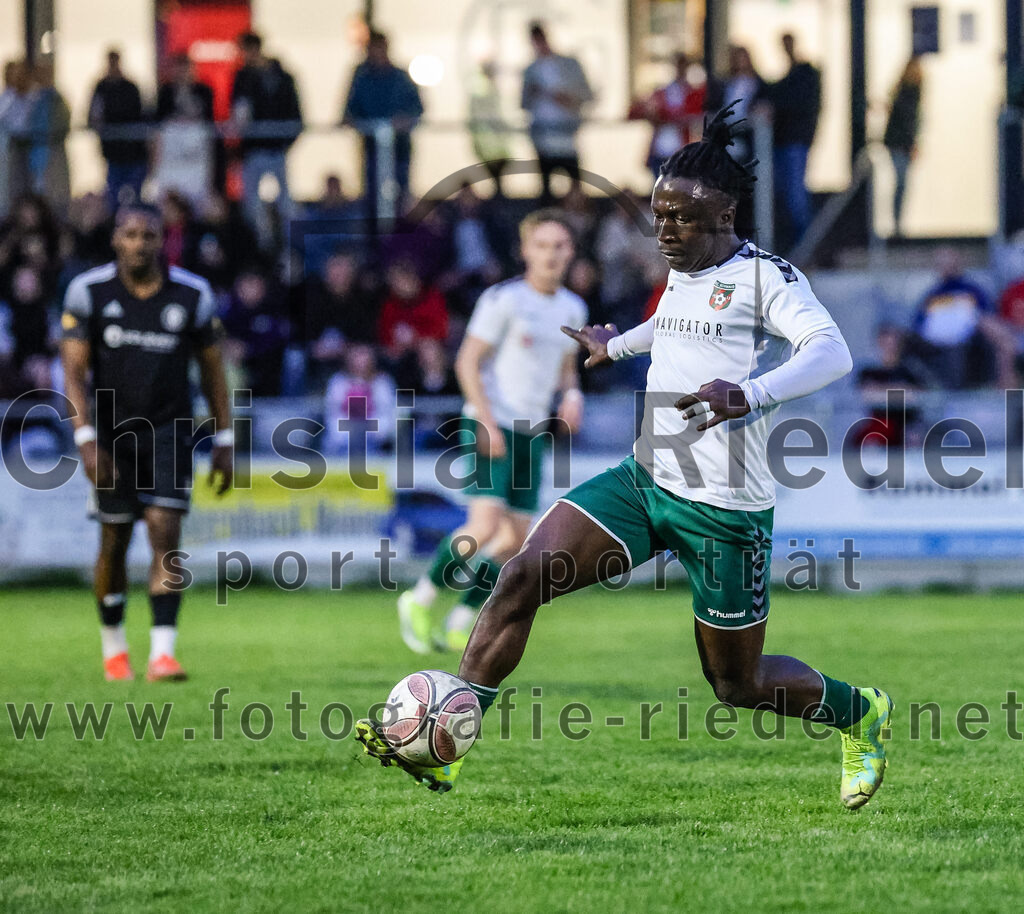 2024-04-05_075_FC_Schwaig_gegen_SV_Pullach | Oberding, Deutschland, 05.04.2024:
Fußball, Landesliga Südost 2023 / 2024, 28. Spieltag, FC Schwaig gegen SV Pullach, Endergebnis: 2:0

Bilal Ibrahim (FC Schwaig, #6)

Foto: Christian Riedel / fotografie-riedel.net