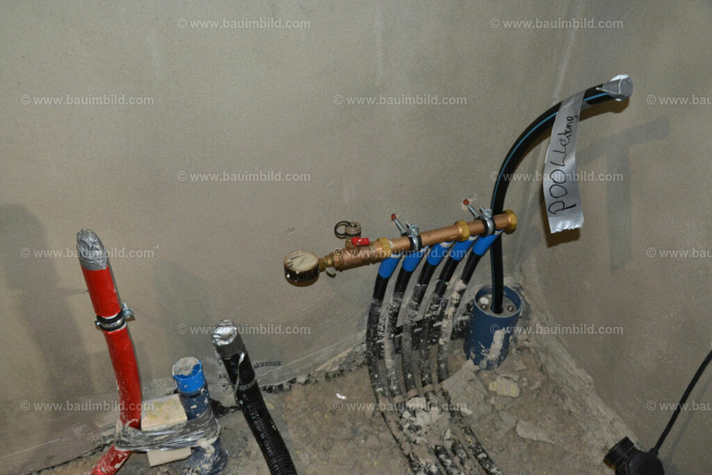bib-lg16-heizung-0040 | Nach LV-Leistungsgruppen sortierte Detailfotos über den Bau eines Hauses. Alle Hausbau-Bilder direkt vom Urheber und Autor der Website Haus-Selber-Bauen.com