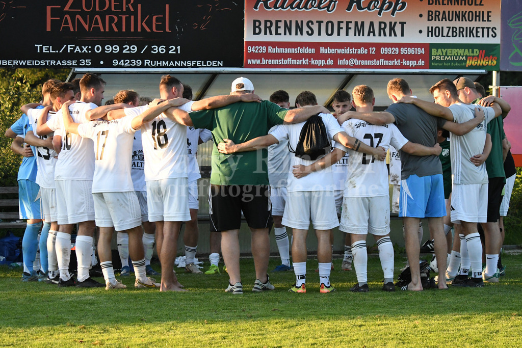 Bezirksliga Ost: SpVgg Ruhmannsfelden : FC Künzing | SpVgg Ruhamnnsfelden kann feiern - Realisiert mit Pictrs.com