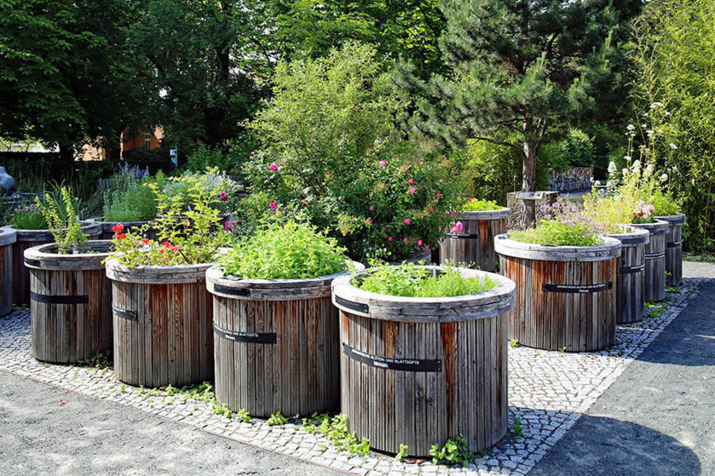 Foto: Leipzig - Duft- und Tastgarten | Das Team hinter BILDLEXIKON LEIPZIG bündelt historische wie aktuelle Informationen über die Stadt Leipzig in Text und Bild auf einer Plattform und stellt diese der interessierten Öffentlichkeit zur Verfügung.
