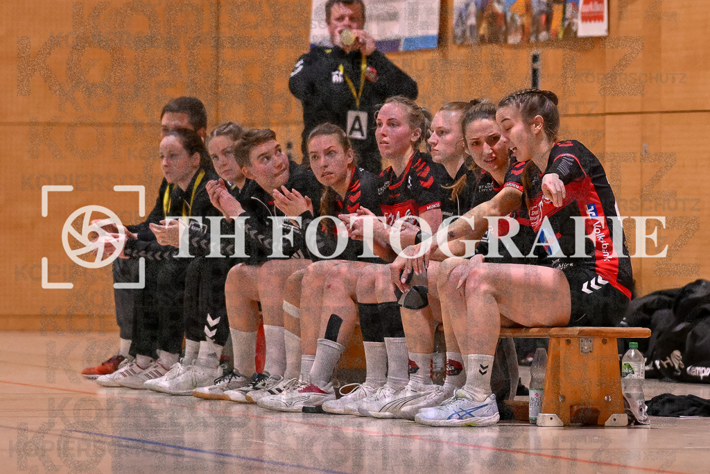 GER, SG Maulburg/Steinen - SG Muggensturm/Kuppenheim, Handball, Suedbadenliga, 17. Spieltag, Saison 2023/2024, 09.03.2024 | Spielerinnenbank SGMK

GER, SG Maulburg/Steinen - SG Muggensturm/Kuppenheim, Handball, Suedbadenliga, 17. Spieltag, Saison 2023/2024, 09.03.2024

Foto: TH Fotografie/Thomas Hess