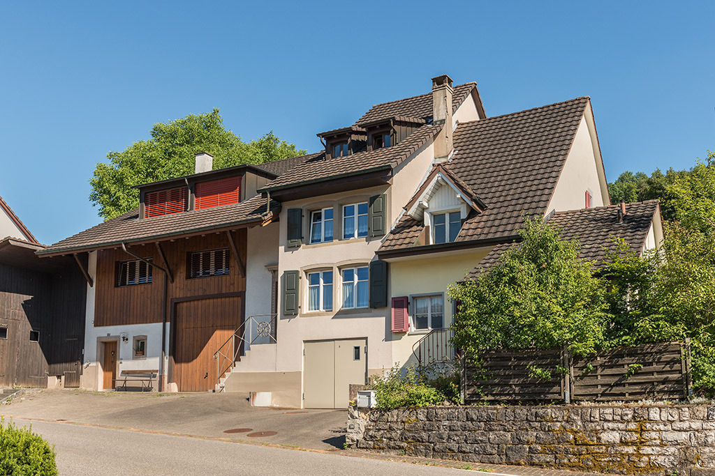 Ehemaliges Bauernhaus | in Lupsingen, Baselland, Schweiz - Realisiert mit Pictrs.com