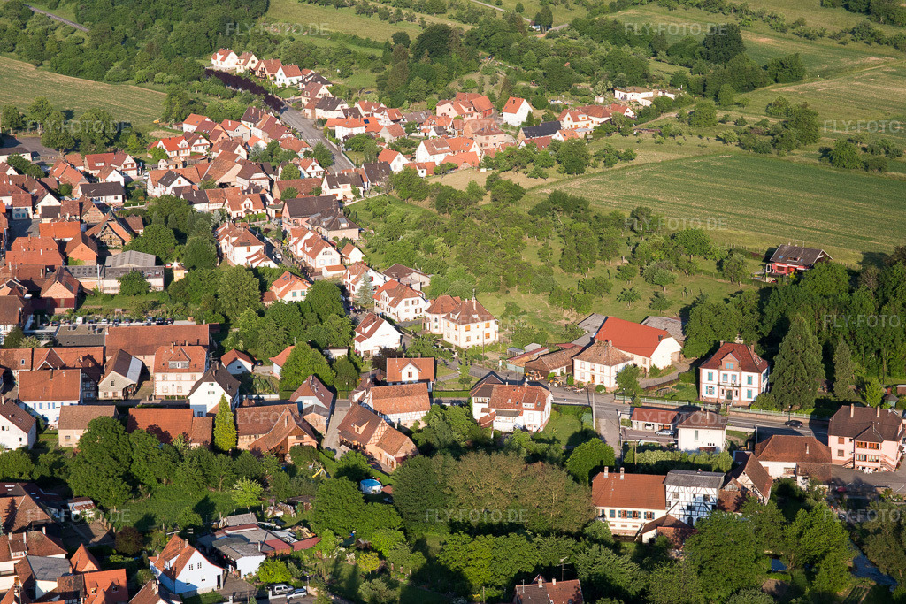 Luftbild: Ortsansicht in Lembach im Bundesland Bas-Rhin in Frankreich. Foto: IMG_080264.jpg vom 05.06.2015 durch Werner Riehm/FLY-FOTO.de