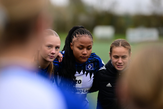 Fußball I Juniorinnen I Saison 2025-2026 I Regionalliga Nord I 7. Spieltag I Hamburger SV U17 - SpVg Aurich U17 I 03879 | Der Sportfotograf. - Realisiert mit Pictrs.com