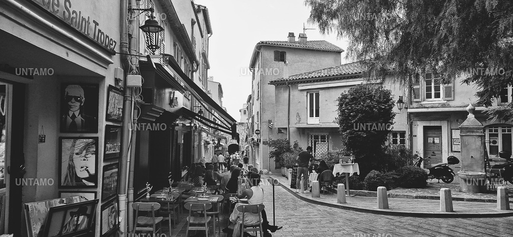 Gasse von St.TropezSW | untamo - Realisiert mit Pictrs.com